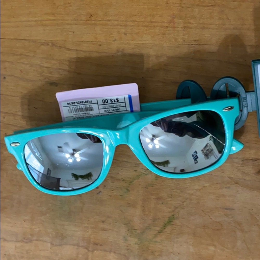 blue sunglasses
